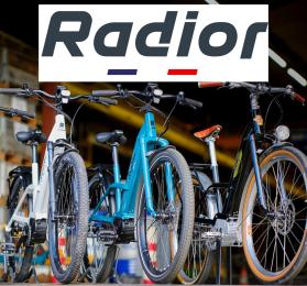 logo de Radior sur fond de vélos