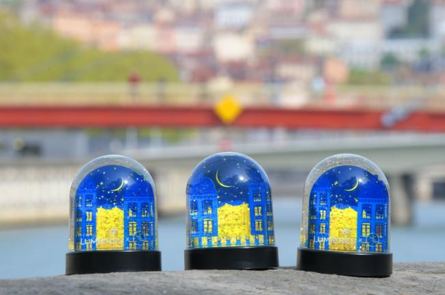 3 boules à neige sur les quais de Saône