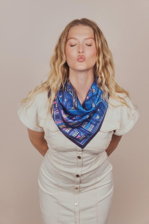 mise en scène du carré Fête des Lumière sur un mannequin