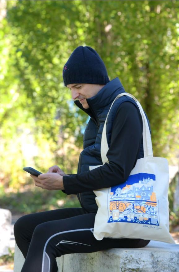 bonnet bleu et tote bag fête des lumières