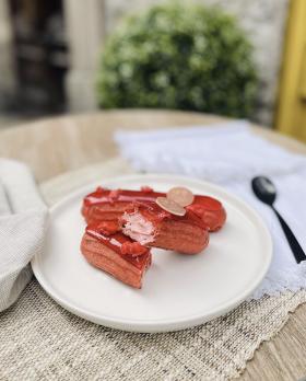 Eclair à la praline rose