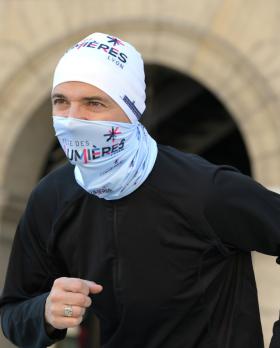 tour de cou et bonnet blanc