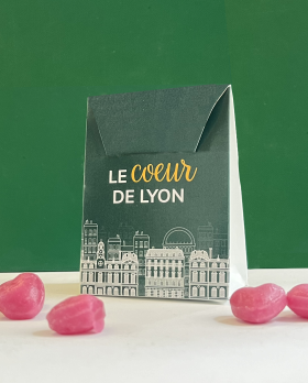 Pochette cœur de Lyon accompagnée de bonbons