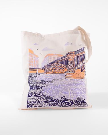 Tote bag avec le pont Lafayette et un nuage de mot pour représenter le fleuve.