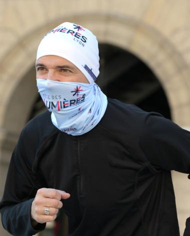 tour de cou et bonnet blanc