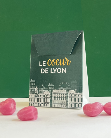 Pochette cœur de Lyon accompagnée de bonbons